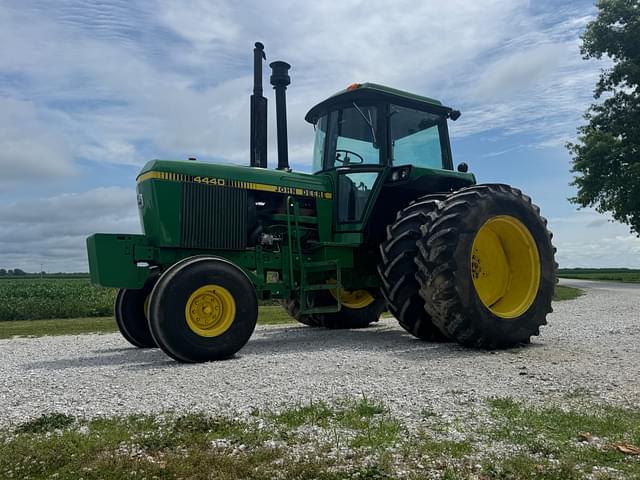 Image of John Deere 4440 equipment image 4