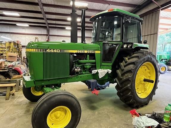 Image of John Deere 4440 equipment image 1