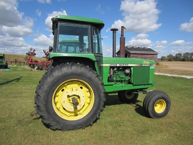 Image of John Deere 4440 equipment image 3