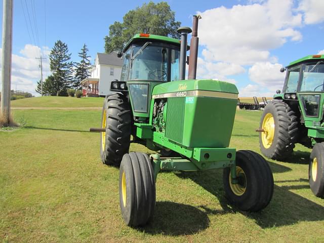 Image of John Deere 4440 equipment image 2