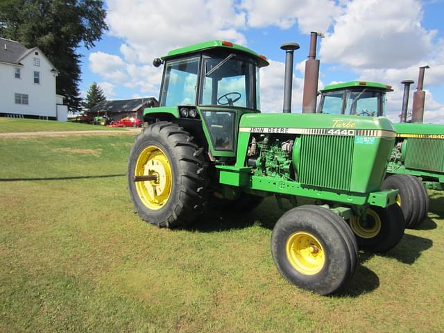 Image of John Deere 4440 equipment image 1