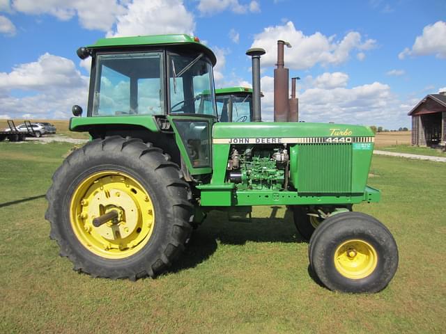 Image of John Deere 4440 equipment image 4