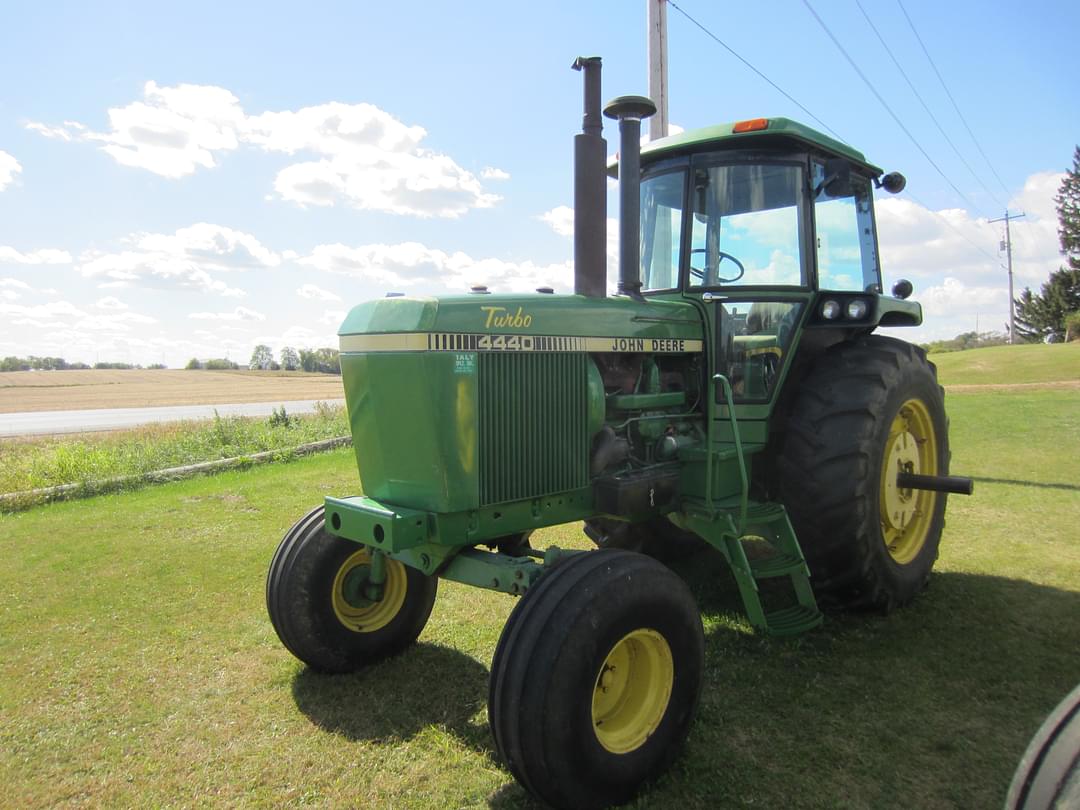 Image of John Deere 4440 Primary image