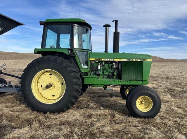 Image of John Deere 4440 equipment image 3