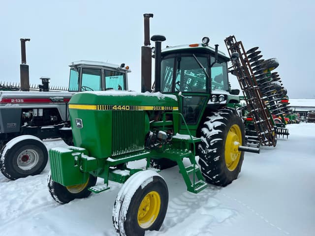 Image of John Deere 4440 equipment image 1