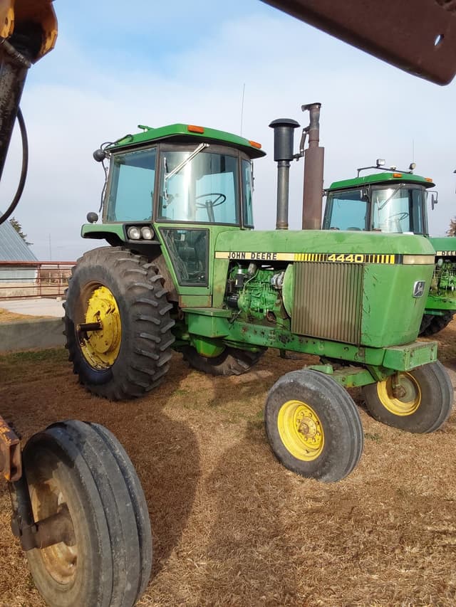 Image of John Deere 4440 equipment image 2
