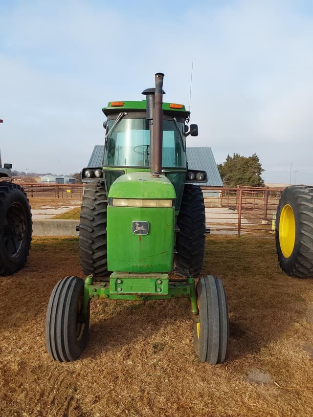 Image of John Deere 4440 equipment image 1