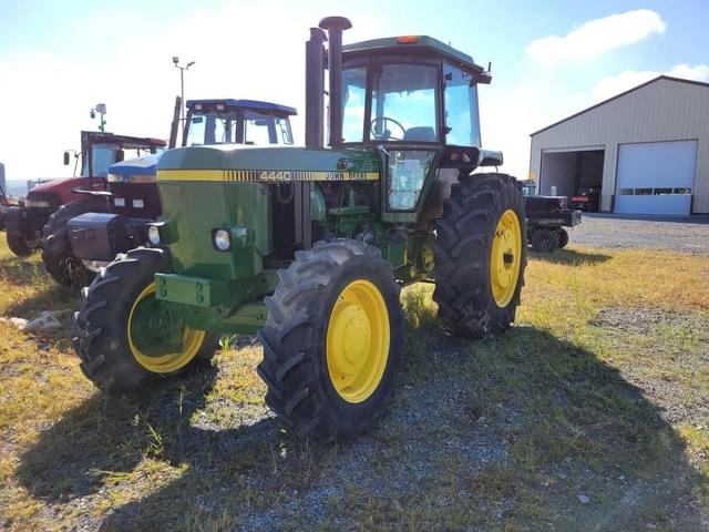 Image of John Deere 4440 equipment image 1