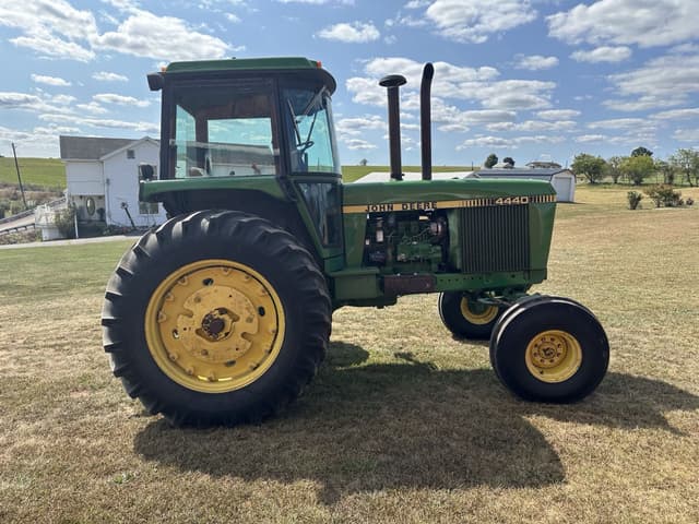 Image of John Deere 4440 equipment image 4