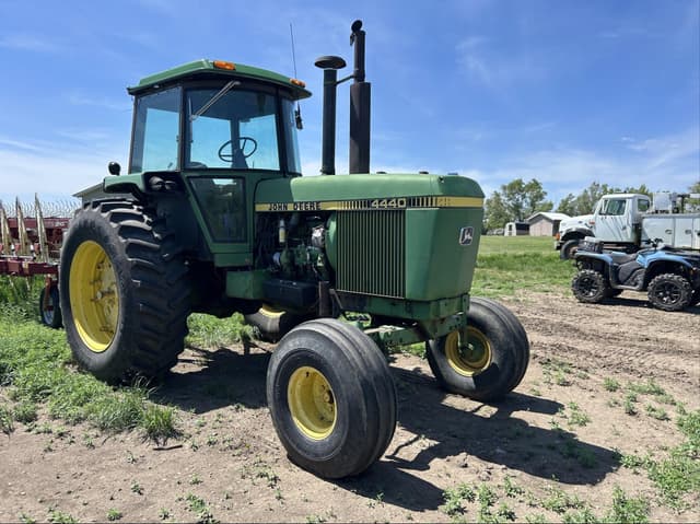 Image of John Deere 4440 equipment image 2
