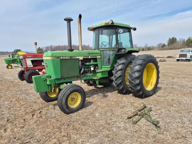 Image of John Deere 4440 equipment image 1