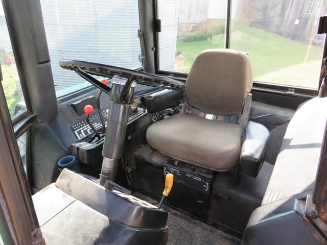 Image of John Deere 4440 equipment image 4