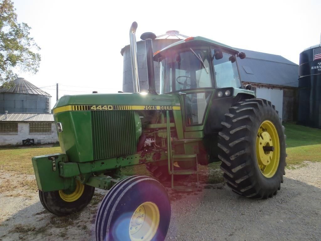 John Deere 4440 Equipment Image0