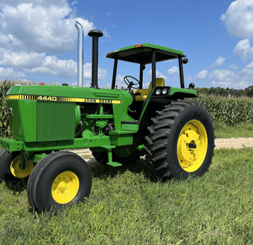 Main image John Deere 4440