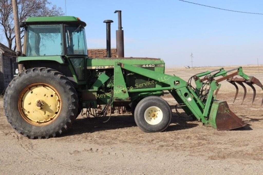 John Deere 4440 Equipment Image0
