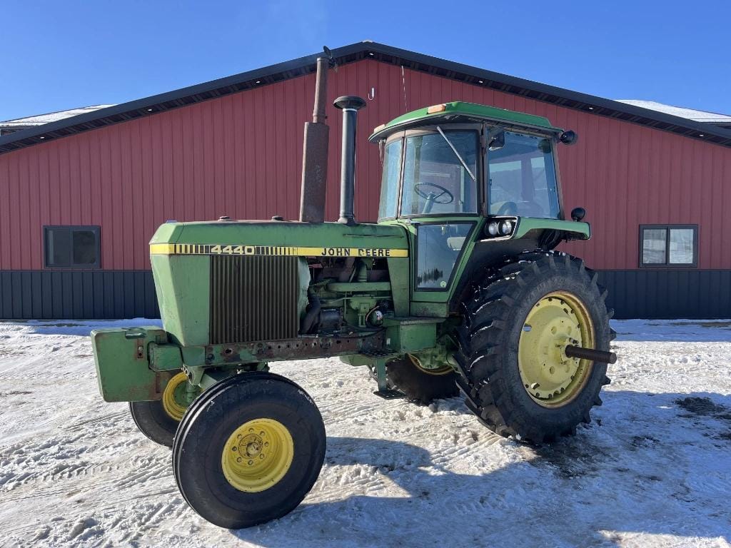 John Deere 4440 Equipment Image0