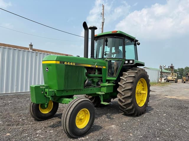 Image of John Deere 4440 equipment image 2