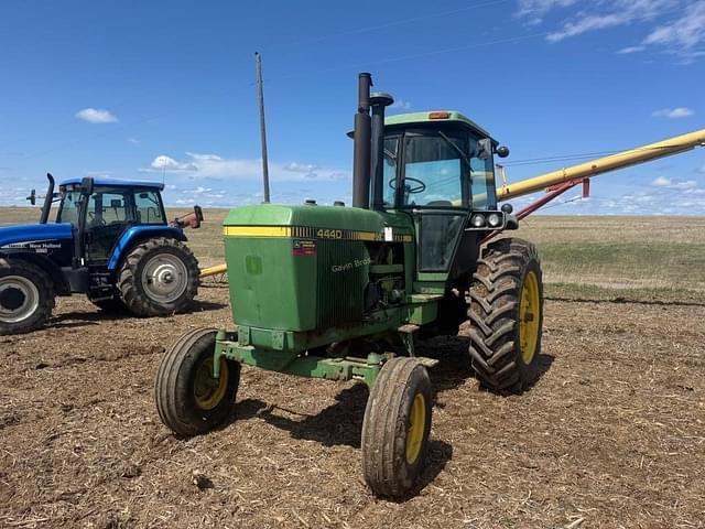 Image of John Deere 4440 equipment image 1