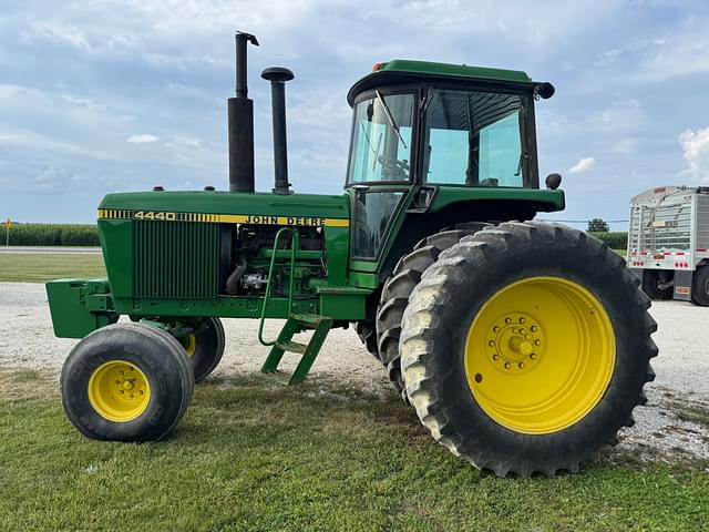 Image of John Deere 4440 equipment image 2