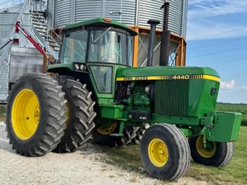 Main image John Deere 4440