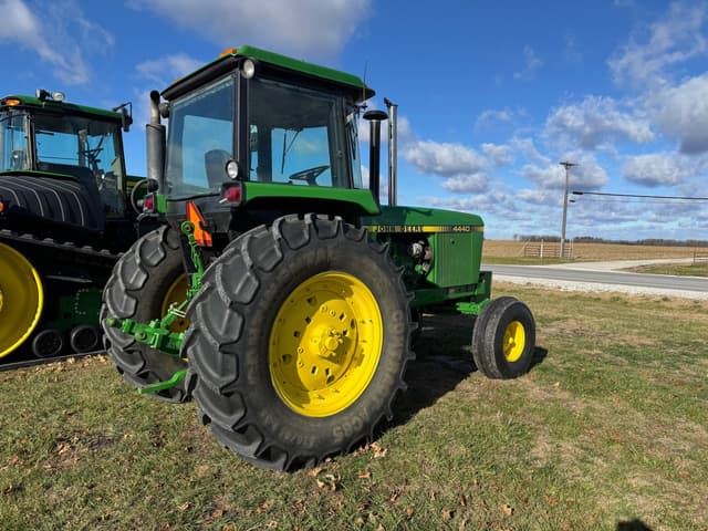 Image of John Deere 4440 equipment image 2