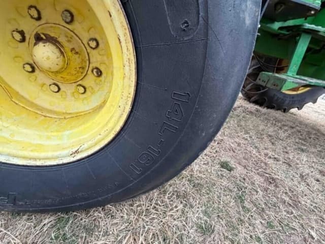 Image of John Deere 4440 equipment image 3