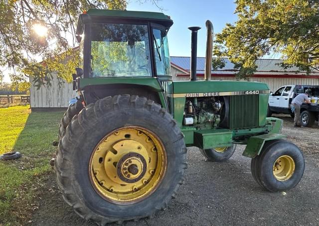 Image of John Deere 4440 equipment image 4