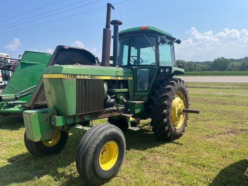 Image of John Deere 4440 Primary image