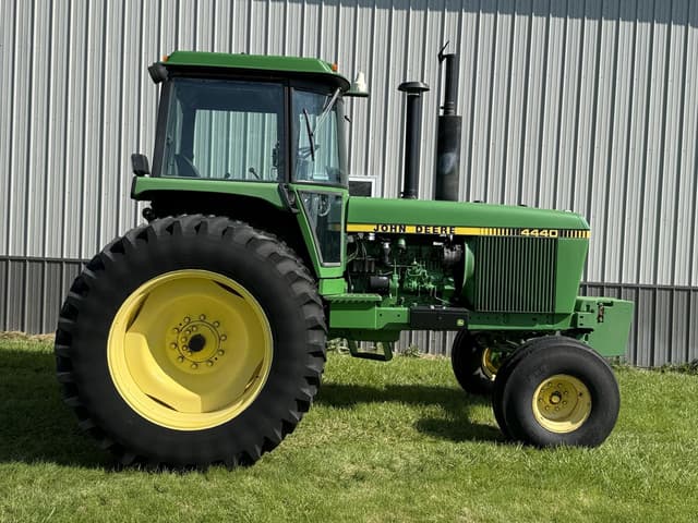 Image of John Deere 4440 equipment image 4