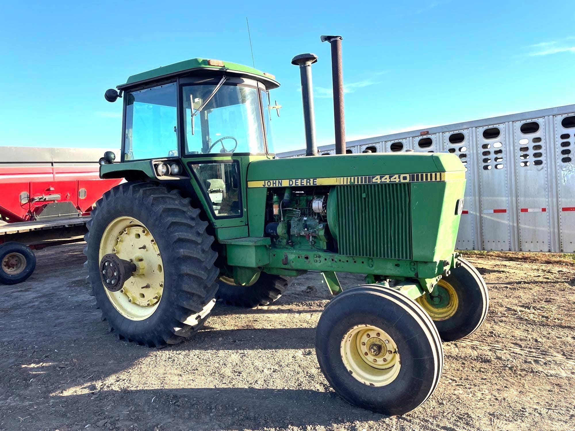 Main image John Deere 4440