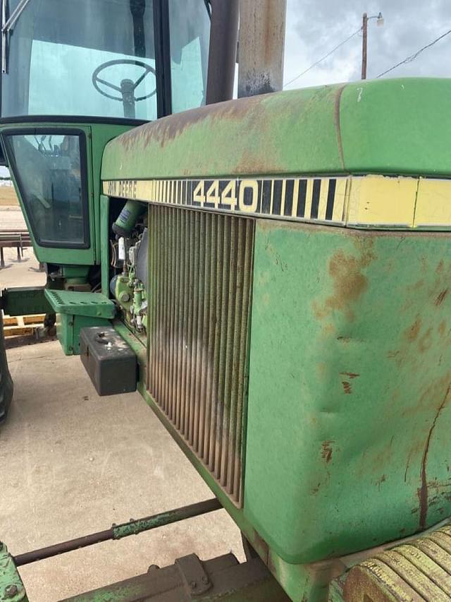 Image of John Deere 4440 equipment image 1