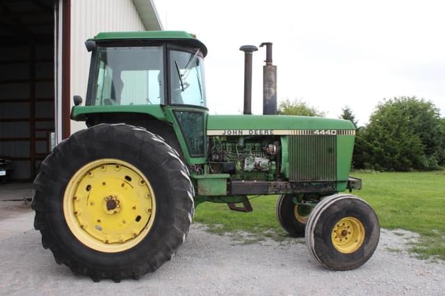Image of John Deere 4440 equipment image 1
