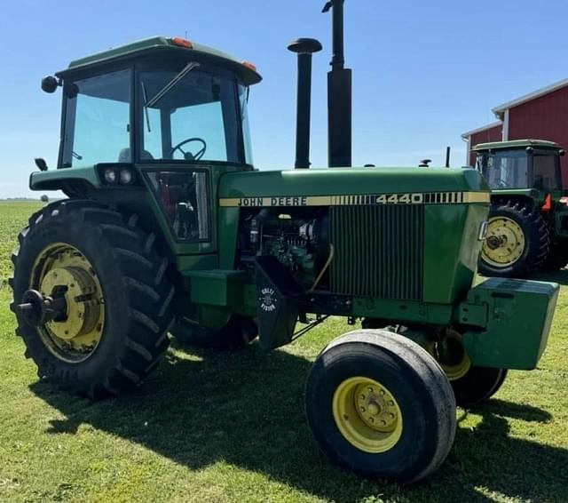 Image of John Deere 4440 equipment image 2