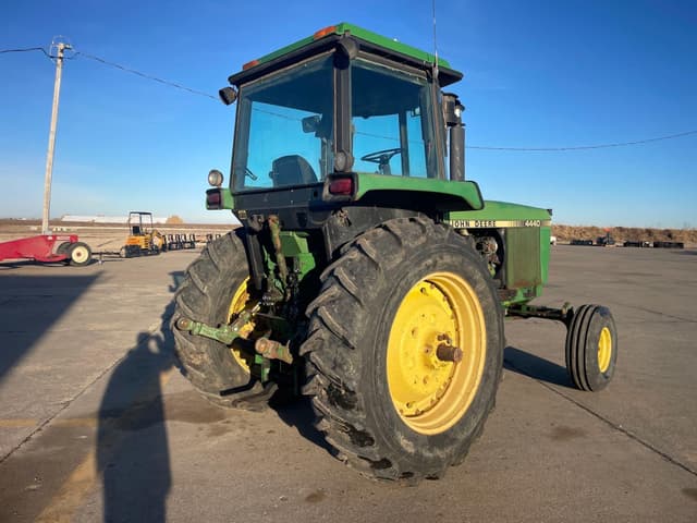 Image of John Deere 4440 equipment image 2