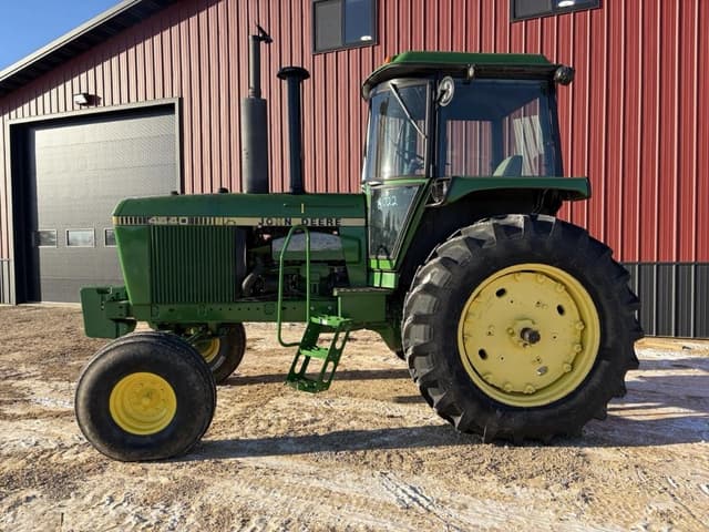 Image of John Deere 4440 equipment image 1