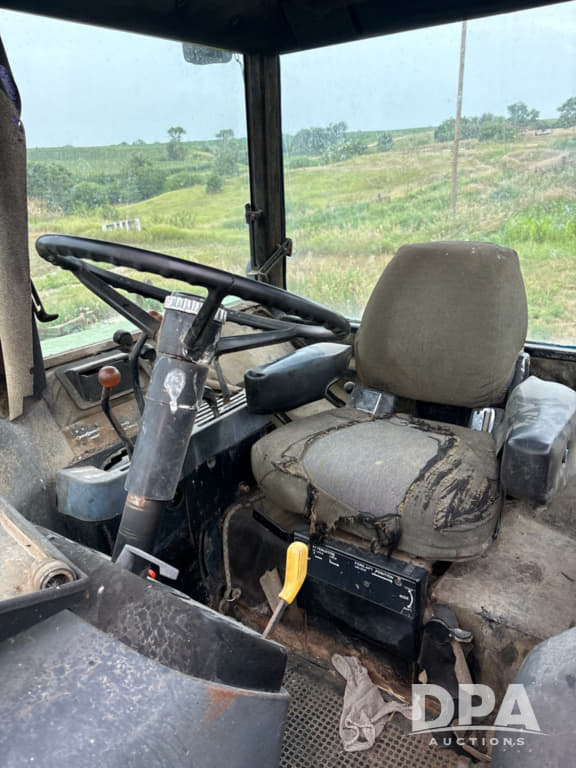 Image of John Deere 4440 equipment image 4
