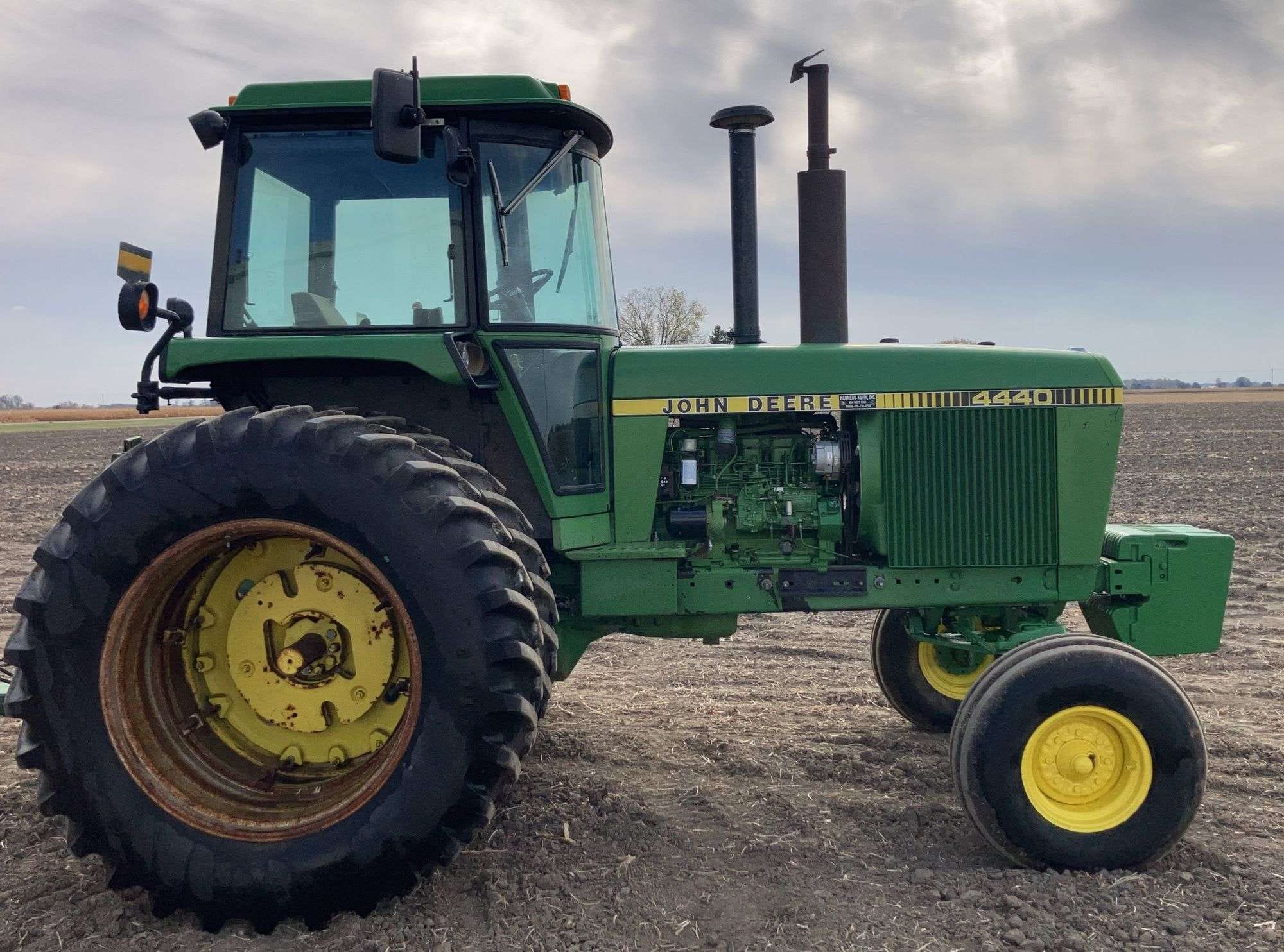 John Deere 4440 Equipment Image0