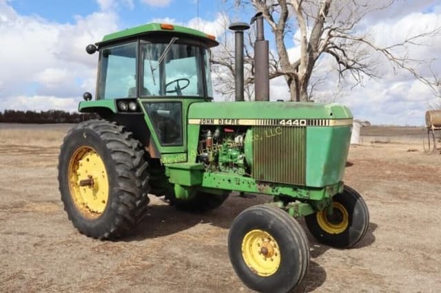 Image of John Deere 4440 equipment image 2