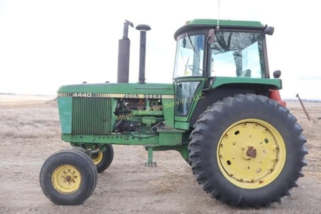 Image of John Deere 4440 equipment image 4