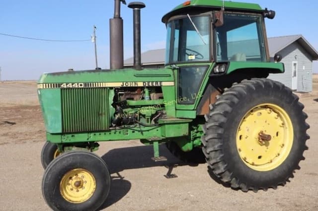 Image of John Deere 4440 equipment image 1