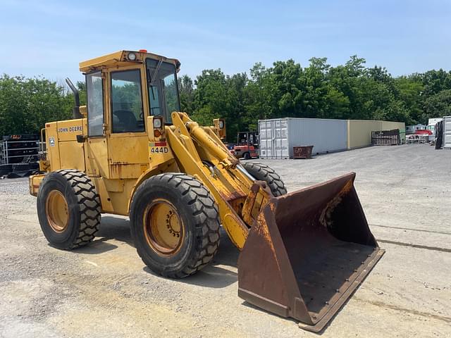 Image of John Deere 444D equipment image 1