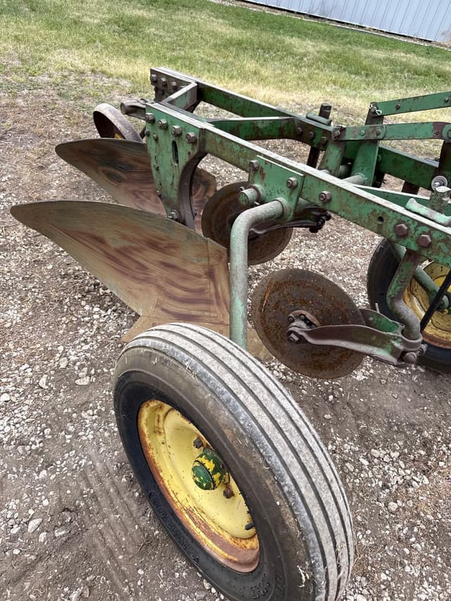 Image of John Deere 444H equipment image 1