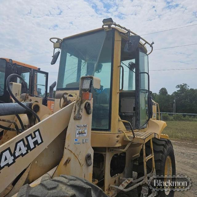 Image of John Deere 444H equipment image 2