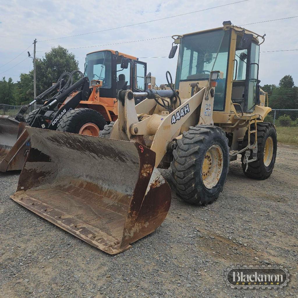 Image of John Deere 444H Primary image