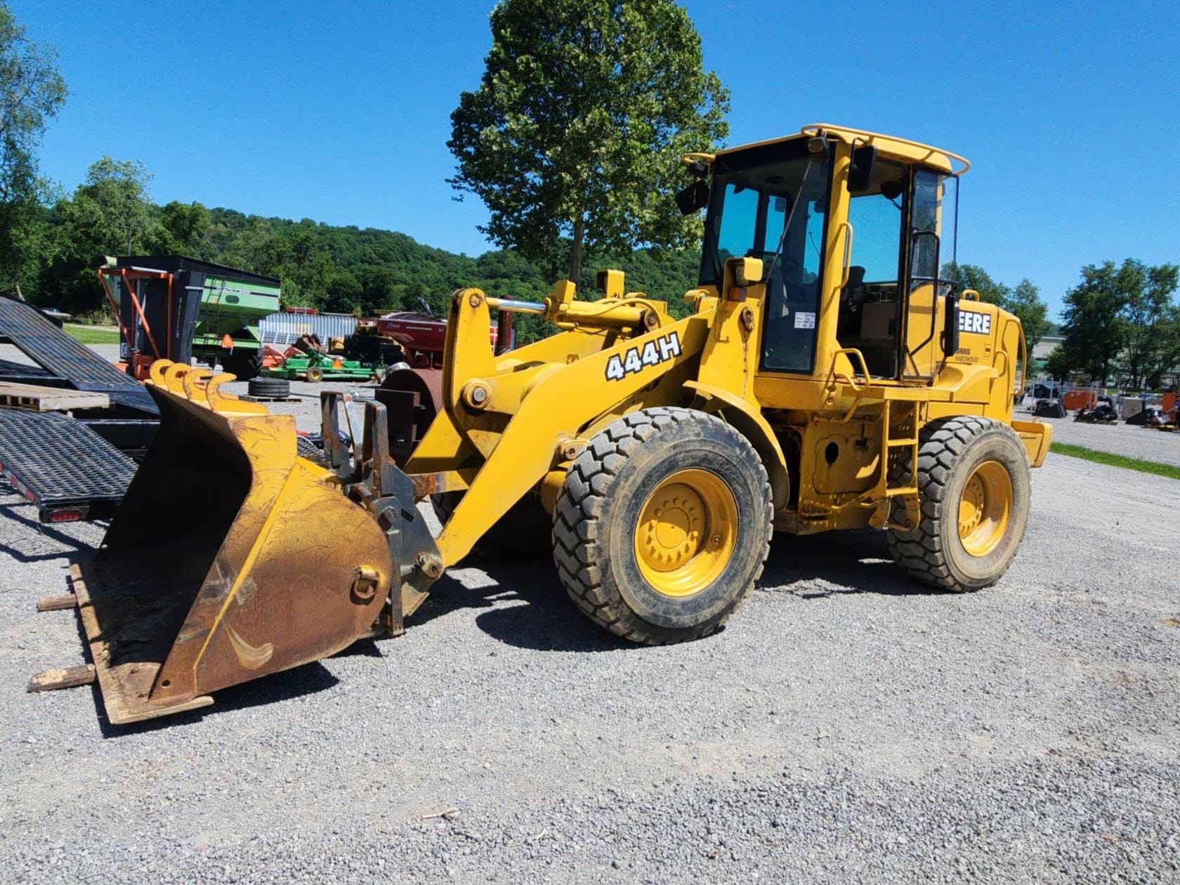 John Deere 444H Equipment Image0