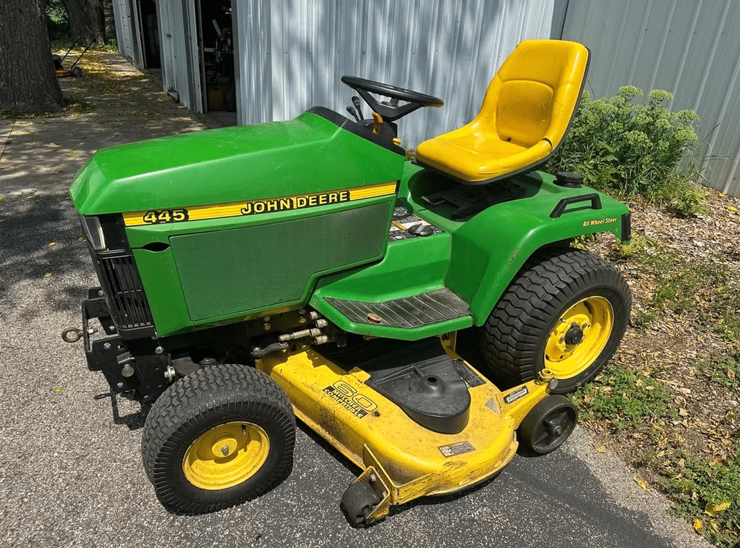 Image of John Deere 445 Image 0