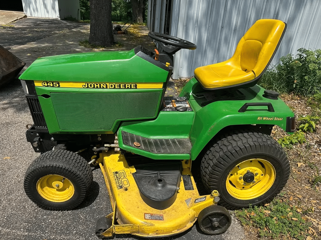 Image of John Deere 445 Image 1