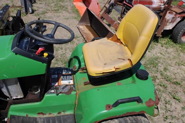 Image of John Deere 445 equipment image 3
