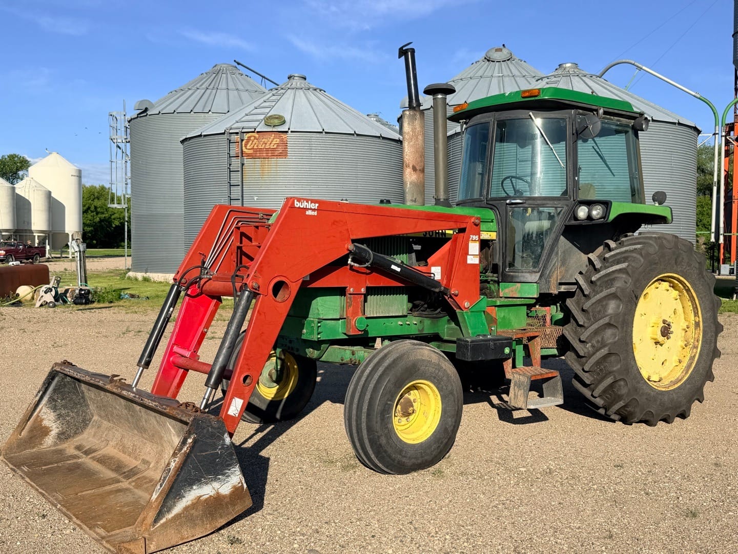 John Deere 4450 Equipment Image0