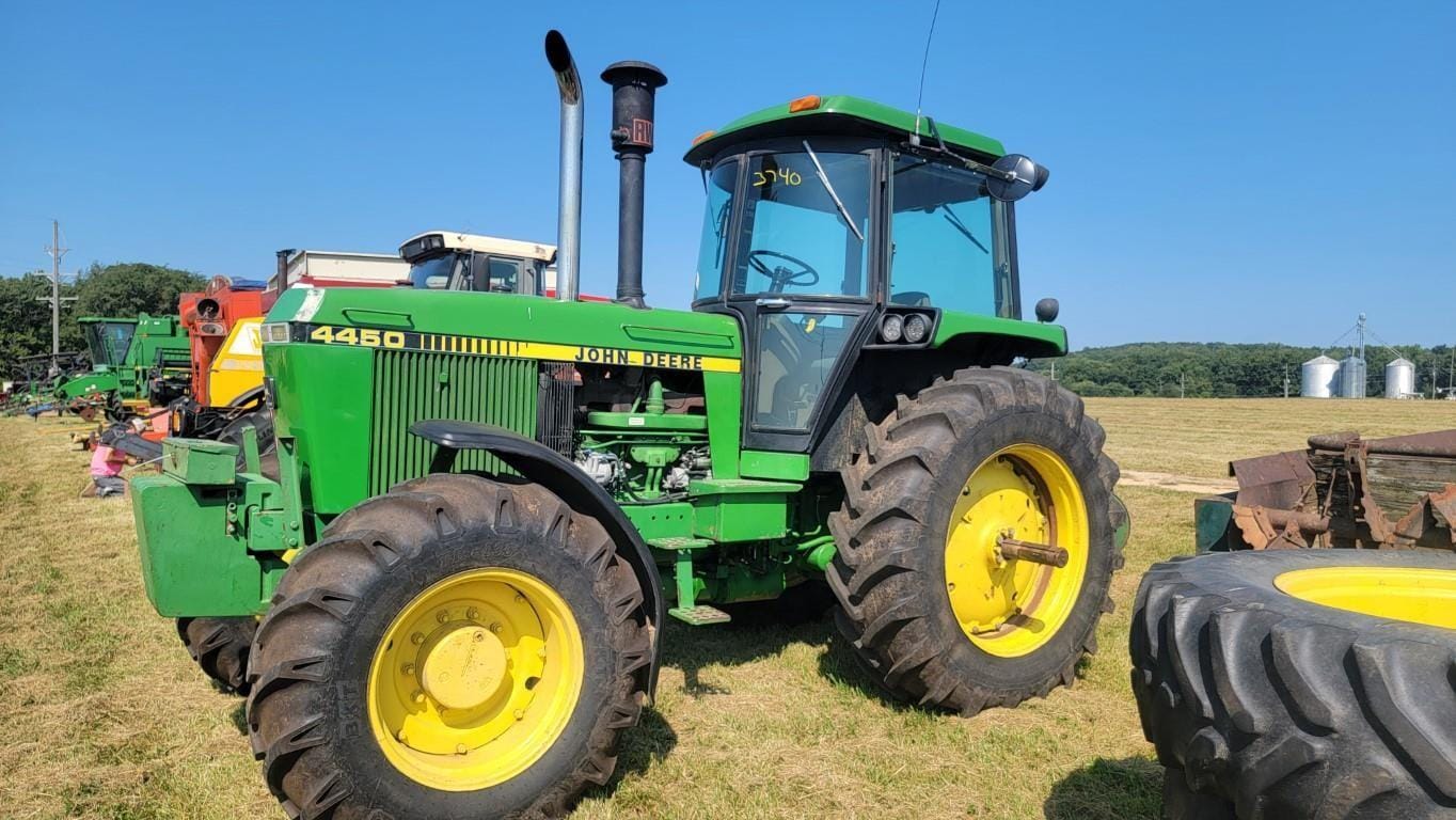 John Deere 4450 Equipment Image0